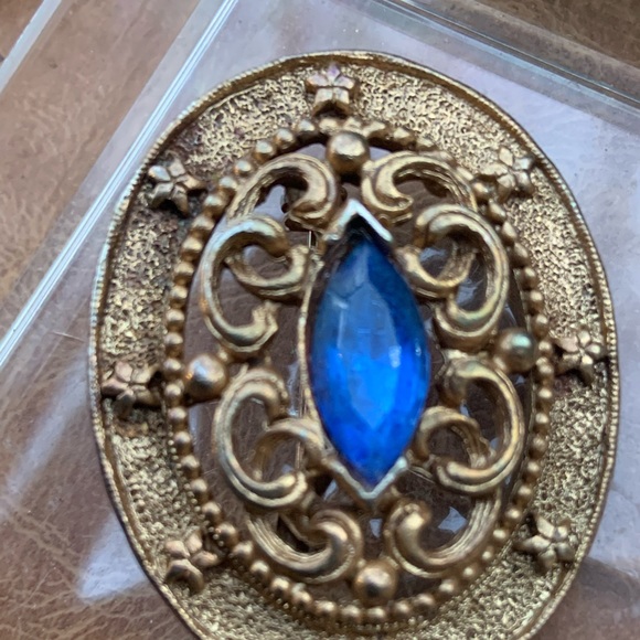 •Antique Brass Brooch with Royal Blue Center Stone• - Picture 2 of 6